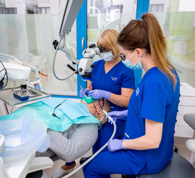 leczenie kanałowe pod mikroskopem kraków